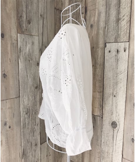 PUNCHING LACE BL
