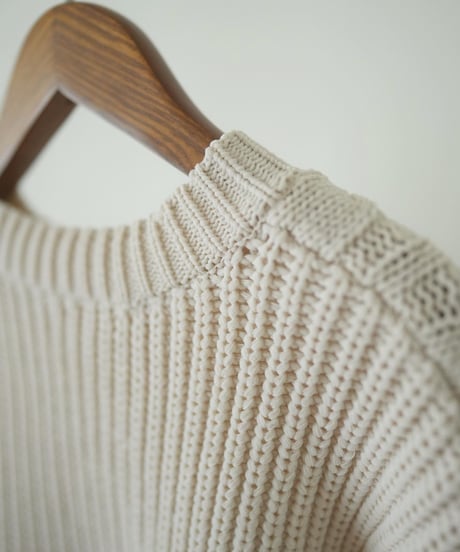 CABLE KNIT
