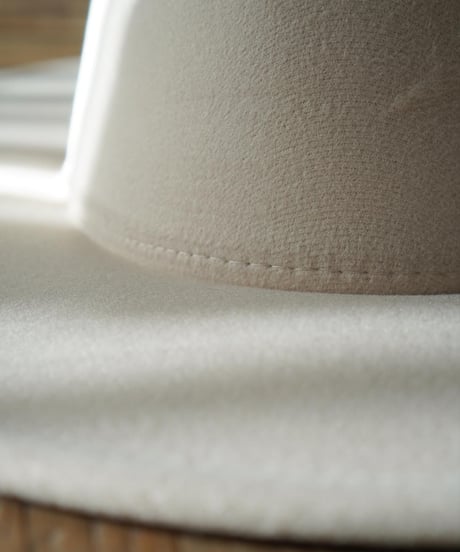 WIDE BRIM FELT HAT