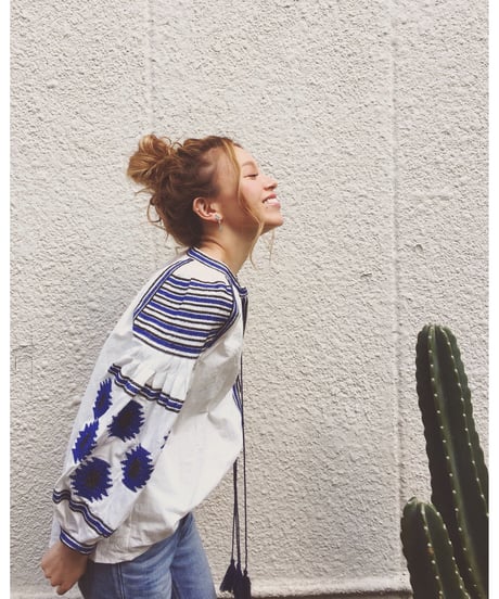 EMBROIDERY BLOUSE
