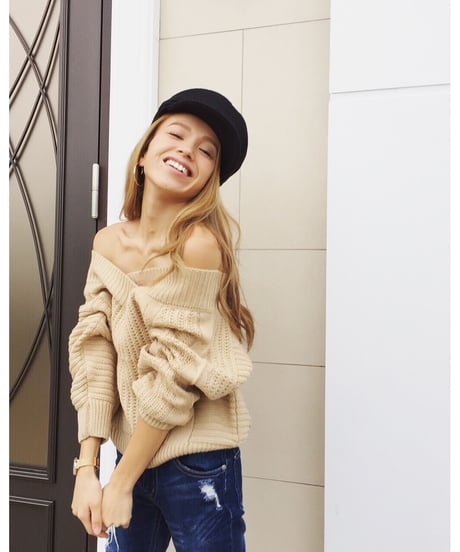 CABLE VNECK KNIT