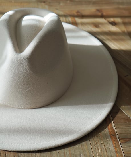 WIDE BRIM FELT HAT