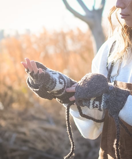 WOOL MITTENS