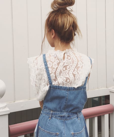 FRILL LACE BLOUSE