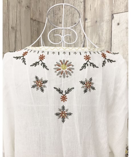 EMBROIDERY CARDIGAN