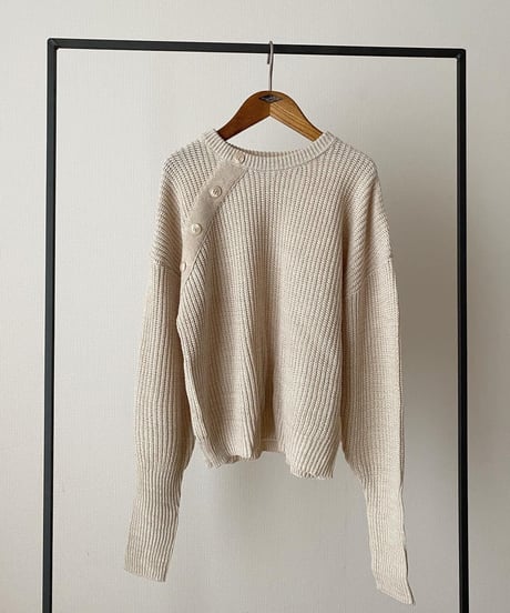 DESIGN BOTTON KNIT