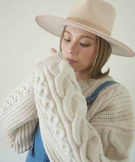 CABLE KNIT