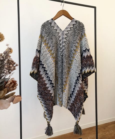 TASSEL PONCHO STALL