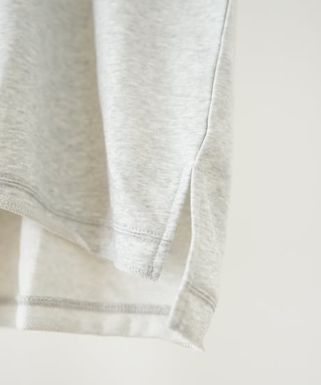 SLEEVELESS TEE