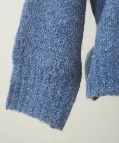 BOUCLE KNIT