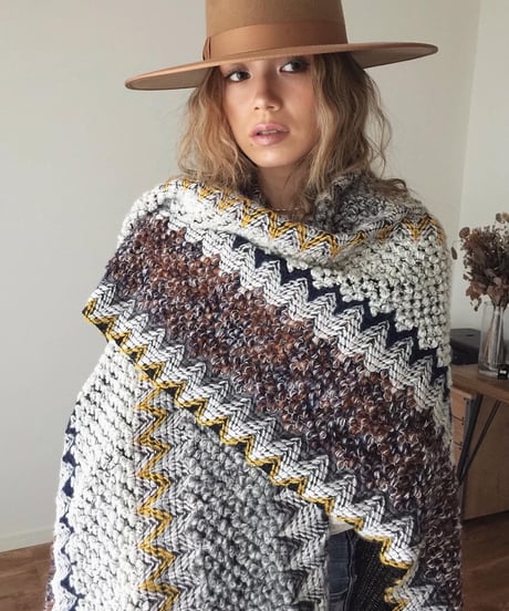 TASSEL PONCHO STALL