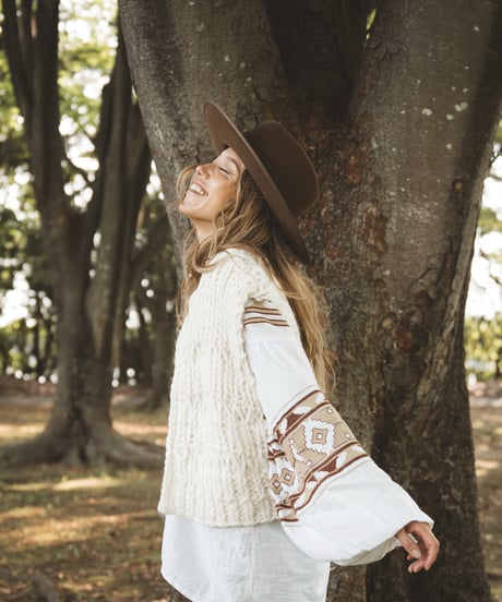 HAND KNIT ROVING VEST - IVORY