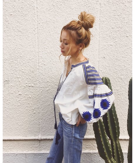 EMBROIDERY BLOUSE