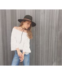 PUNCHING LACE OFF SHOULDER(WHITE)