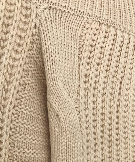 CABLE VNECK KNIT