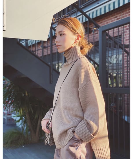 HIGH NECK KNIT