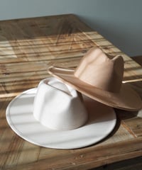 WIDE BRIM FELT HAT