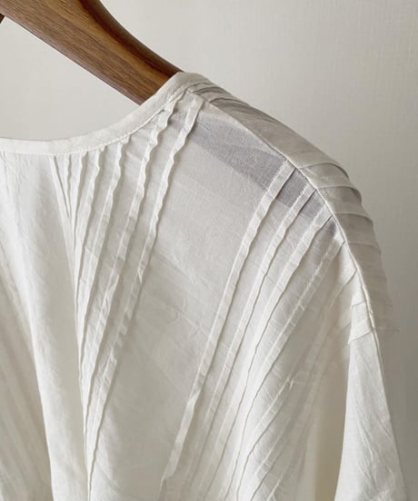 PIN TUCK BLOUSE