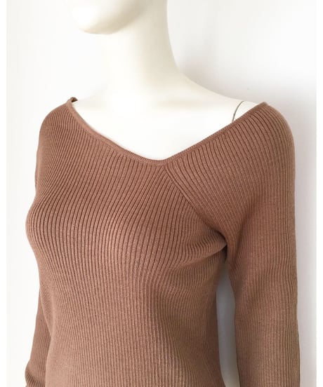ASYMMETRY KNIT TOPS