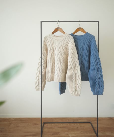 CABLE KNIT