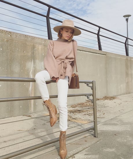 HIGH NECK KNIT