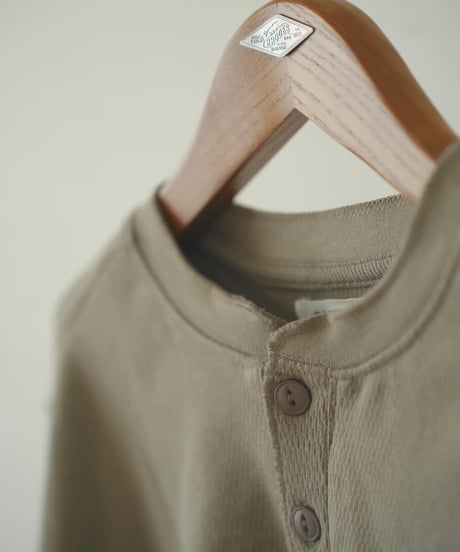 HENRY NECK TOPS