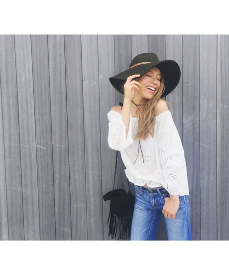 PUNCHING LACE OFF SHOULDER(WHITE)