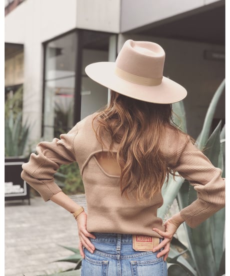 BACK OPEN KNIT TOPS