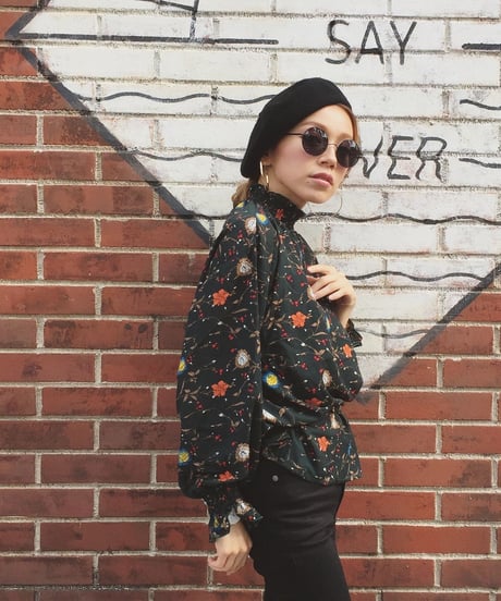 SHIRRING NECK BLOUSE