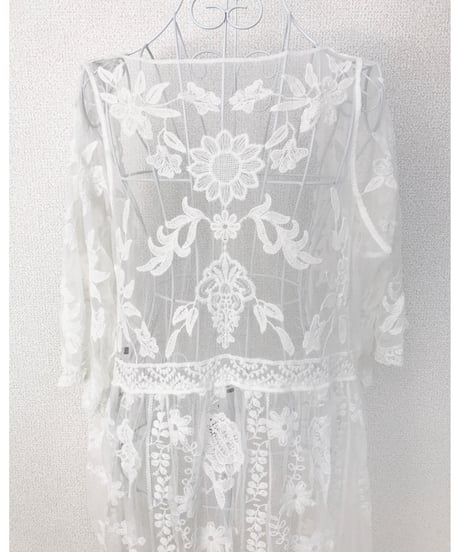 LONG LACE GOWN