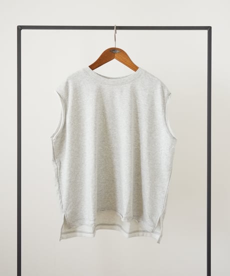 SLEEVELESS TEE