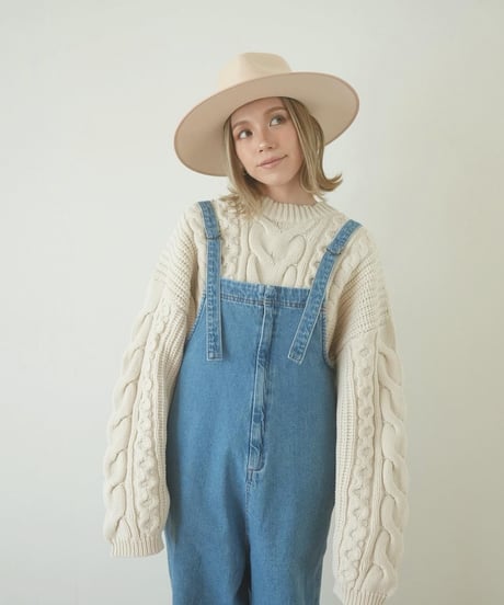 CABLE KNIT