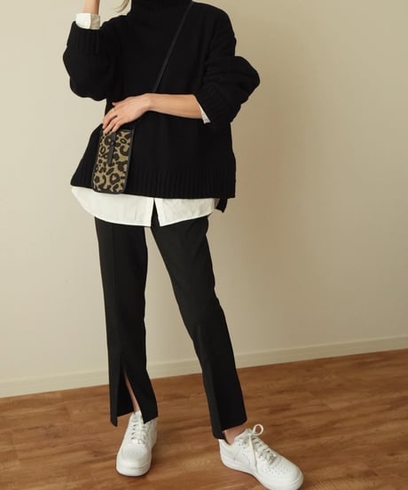 CENTER SLIT PANTS