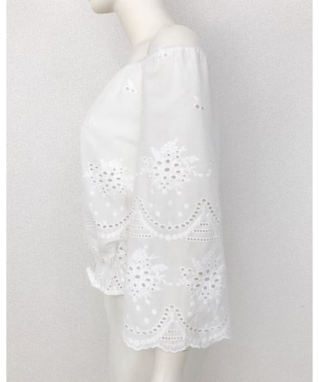 PUNCHING LACE OFF SHOULDER(WHITE)
