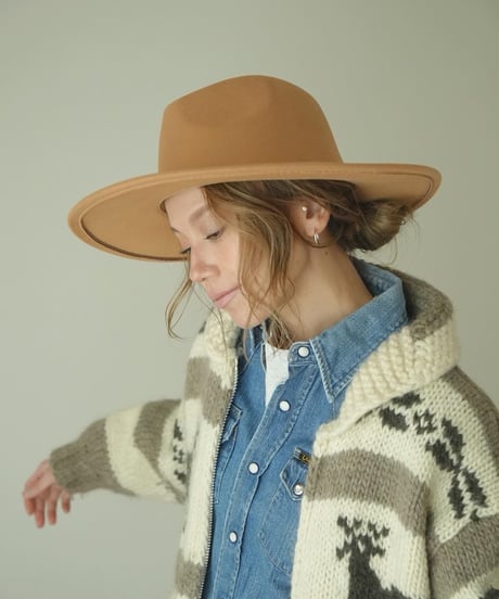 WIDE BRIM FELT HAT