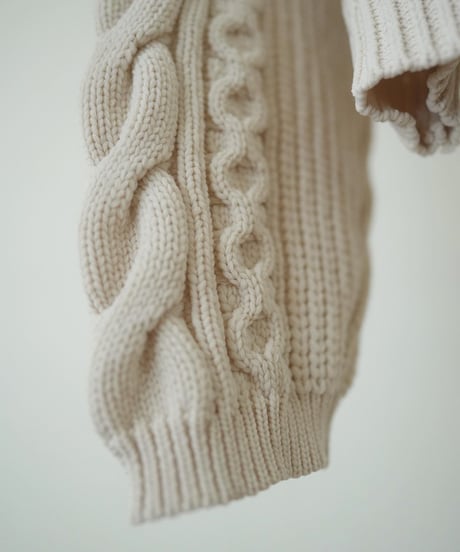 CABLE KNIT