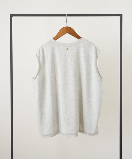 SLEEVELESS TEE