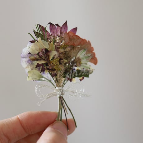 tiny phone bouquet
