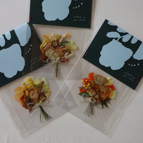 tiny phone bouquet