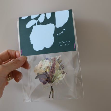 tiny phone bouquet