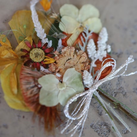 tiny phone bouquet