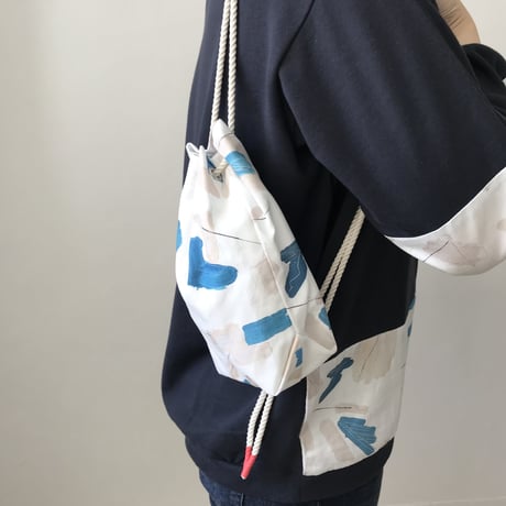 【berg van sneeuw】ドローバッグ(pale cedar)