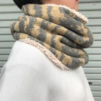 【sneeuw】フロッタージュJQネックウォーマー(ベージュ)