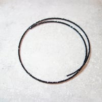 ブラックスピネルの形状記憶ネックレス