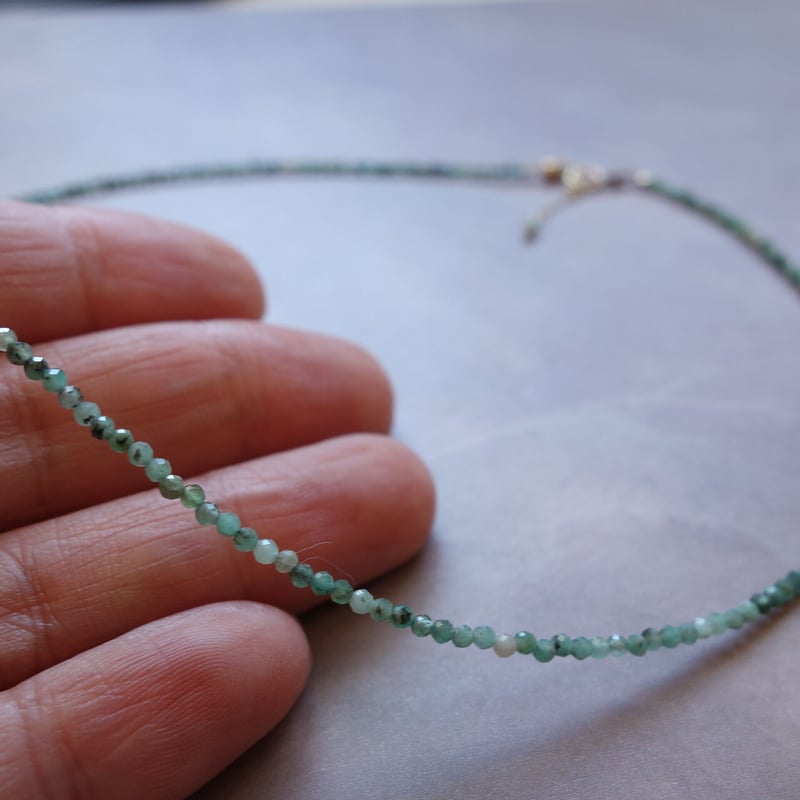 エメラルド グラデーション ネックレス 1.8mm | Coma Coma. エメラルド グラデーション ネックレス 1.8mm | Coma Coma.