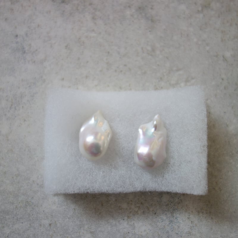 大粒バロックパール ピアス （オイスターパール） | Coma Coma.