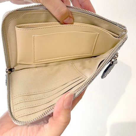 Lzip Wallet | 上質なヤギ革に精緻な型押しを施したコンパクト長財布～Coquette～