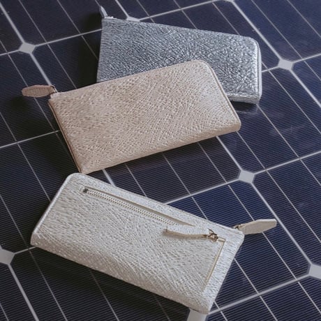 Lzip Wallet | 上質なヤギ革に精緻な型押しを施したコンパクト長財布～Coquette～