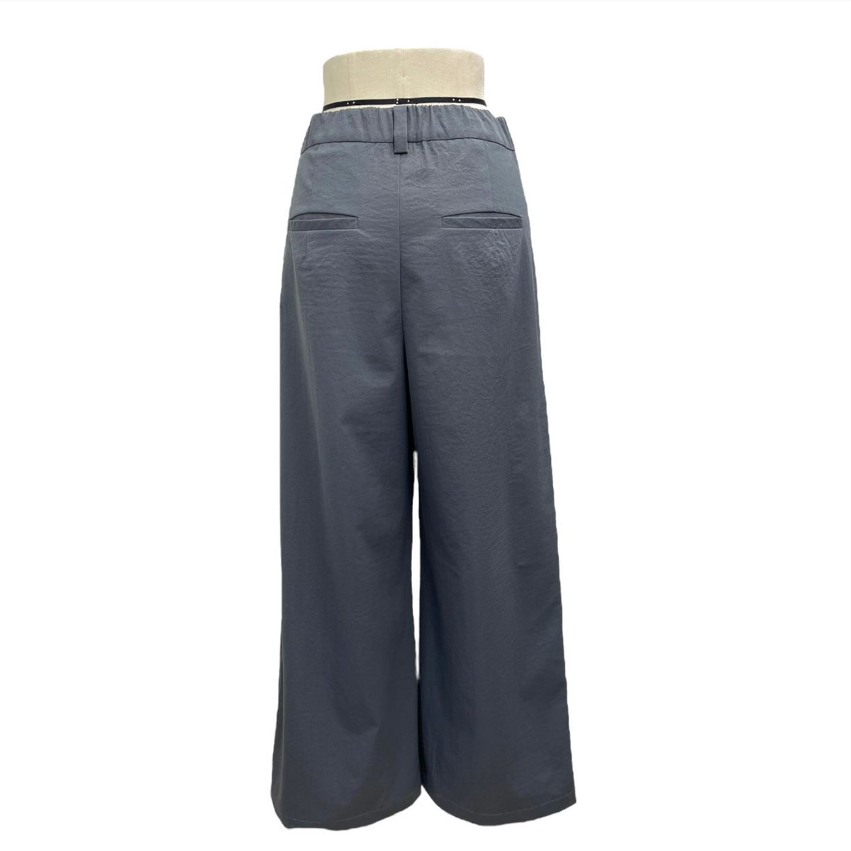ayane新品未使用⭐アジャスター付き　タックデニムパンツ⭐ストレッチ素材 ayane新品未使用⭐アジャスター付き タックデニムパンツ