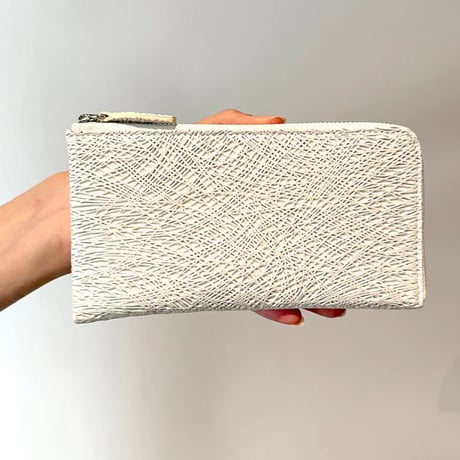 Lzip Wallet | 上質なヤギ革に精緻な型押しを施したコンパクト長財布～Coquette～